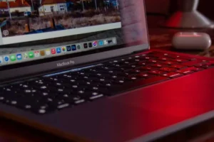 MacBook Pro Skrin Sentuh Tiba 2026, Apple Ubah Haluan, Harga Dijangka Naik
